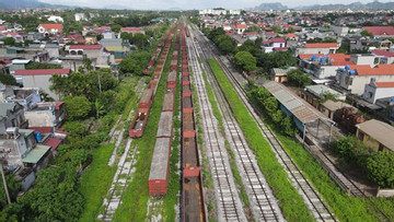 Railway delayed by two decades traps Quang Ninh residents in deterioating homes