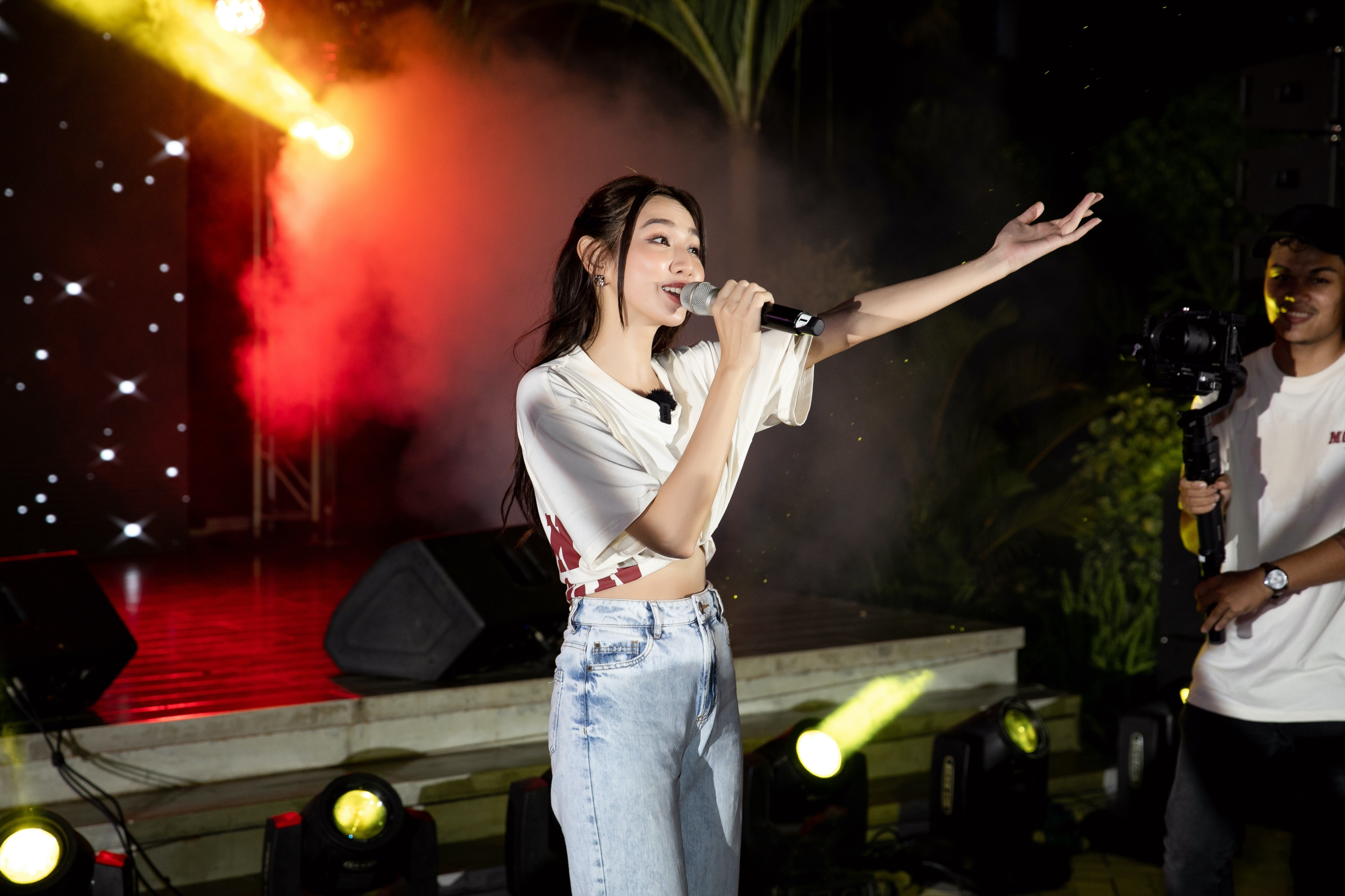 hoa hau thuy tien anh 4