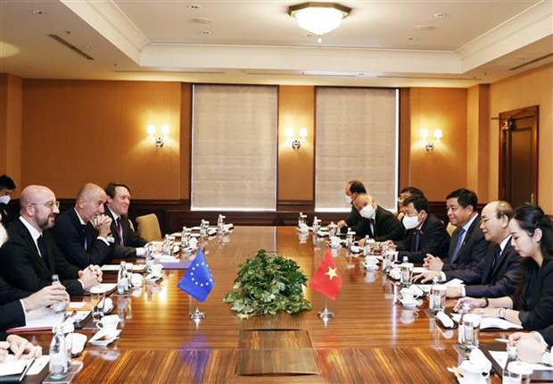 President meets foreign leaders attending state funeral of late Japanese PM hinh anh 2