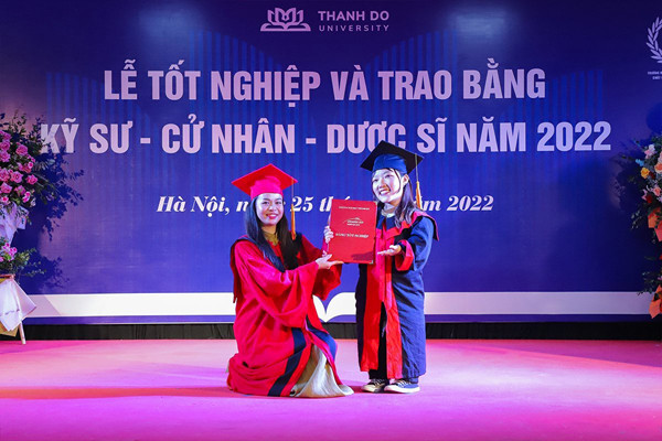 Những cử nhân đặc biệt tại lễ tốt nghiệp của ĐH Thành Đô