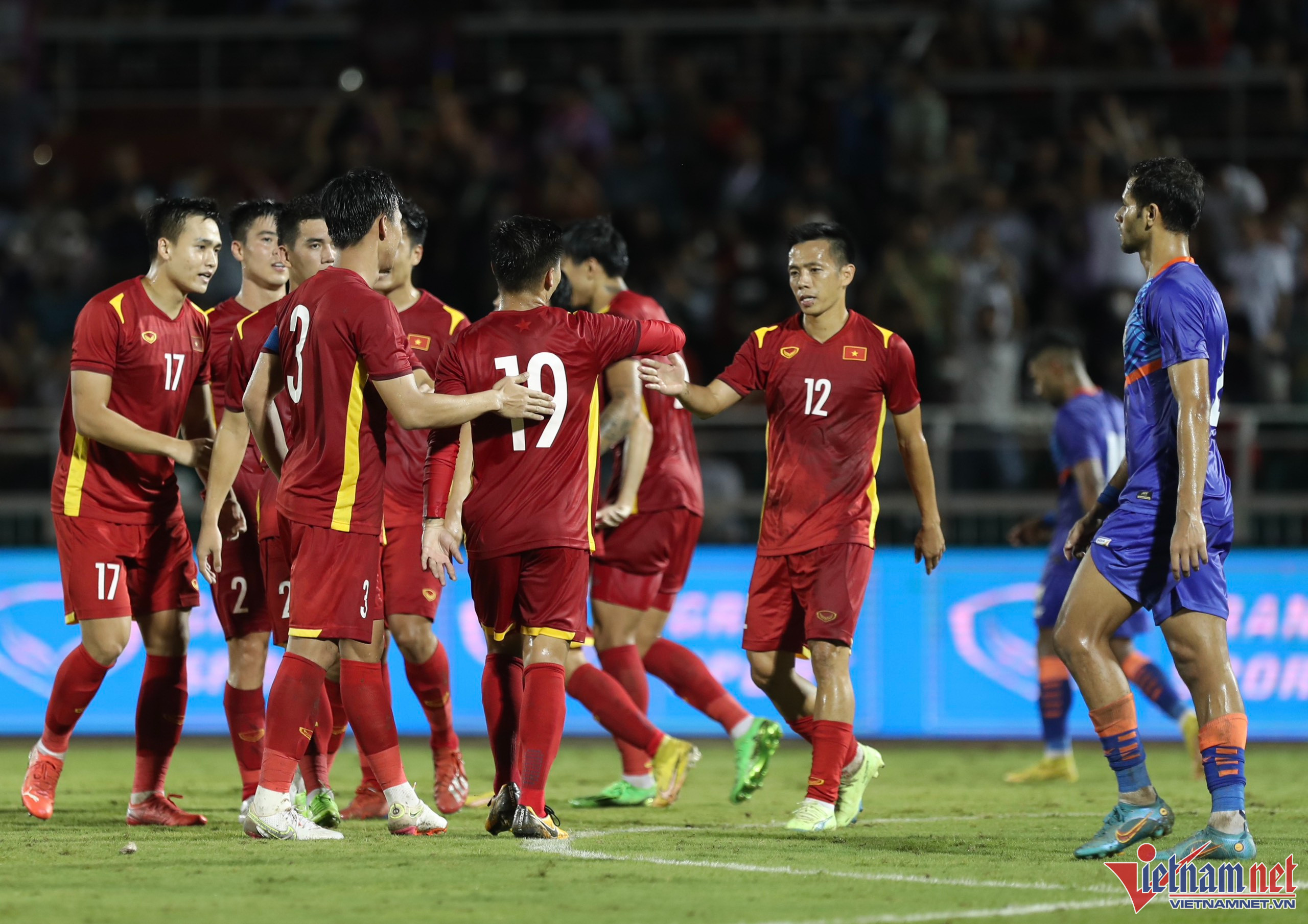 Video bàn thắng Việt Nam 3-0 Ấn Độ: Hàng công bùng nổ