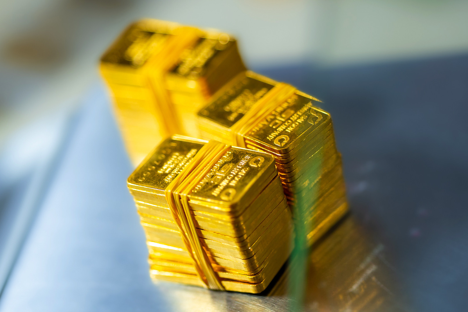 Giá vàng hôm nay 28/9: Vàng bật tăng, chiếm lại mốc 65 triệu đồng/lượng
