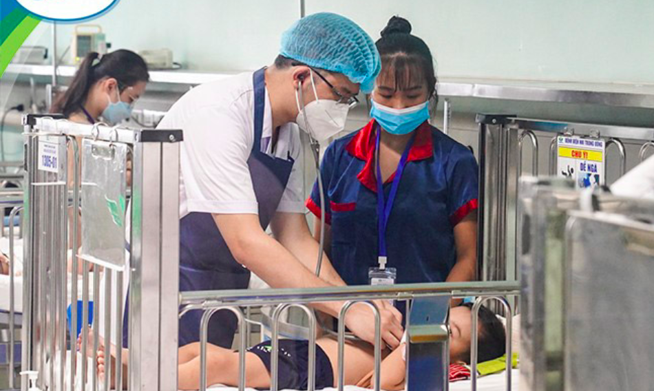 Ồ ạt đưa trẻ đi xét nghiệm tìm virus Adeno, bác sĩ chỉ cách làm đúng