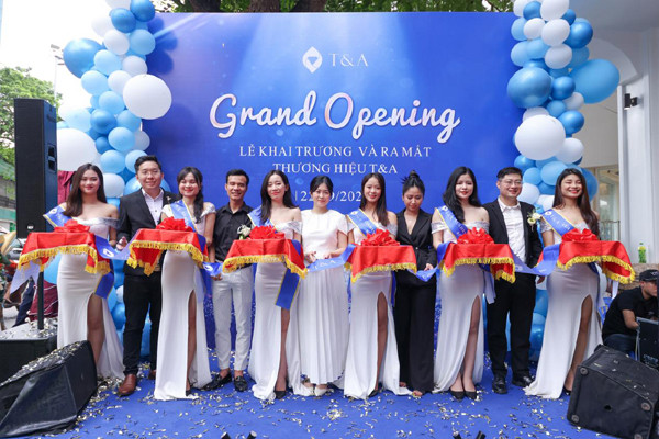Trang sức đá quý T&A khai trương cửa hàng đầu tiên ở Hà Nội