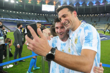 Argentina gia hạn người hùng Lionel Scaloni đến 2026