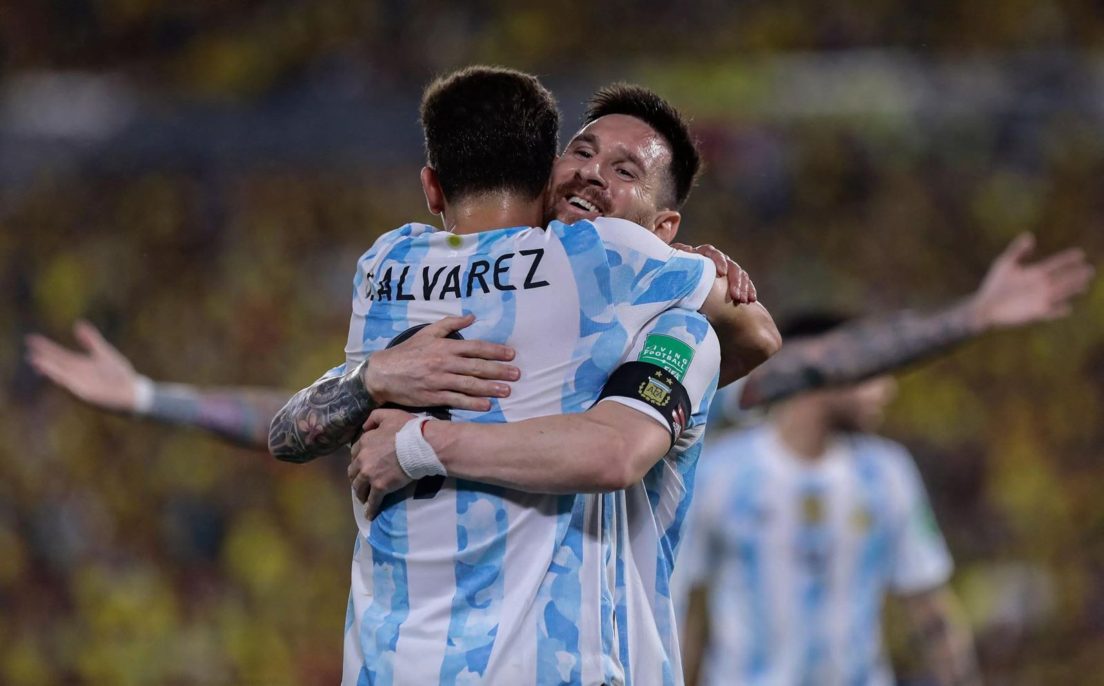 Messi khiêu vũ, Argentina thắng 'ba sao'