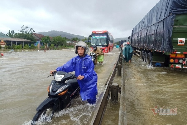 Dự báo thời tiết 28/9: Bão số 4 giật cấp 13 đổ bộ, miền Trung mưa xối xả