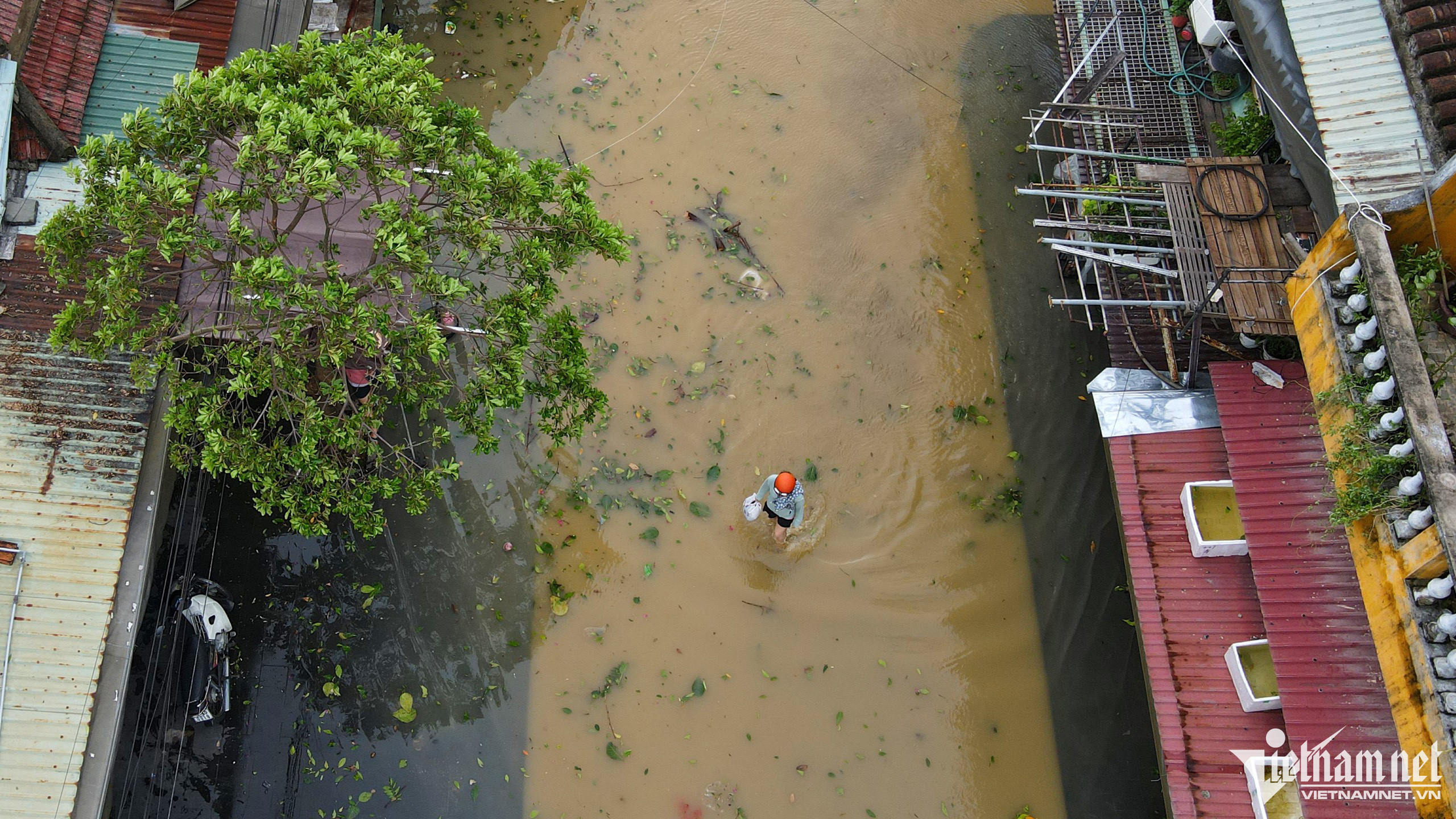 Typhoon Noru passes through central Vietnam