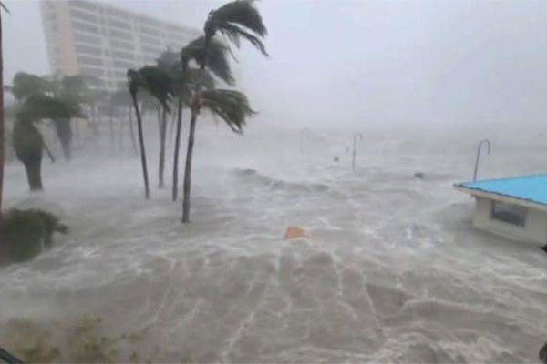 Siêu bão Ian tàn phá bang Florida, nhiều thị trấn ngập trong biển nước
