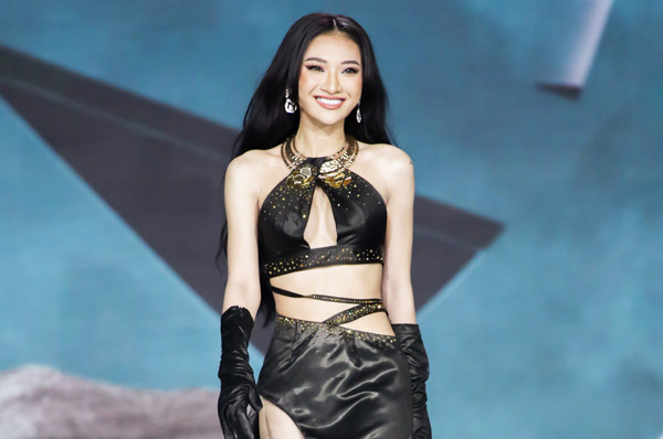 Thí sinh Miss Grand Vietnam 2022 tung chiêu catwalk và đầm 'độc lạ'