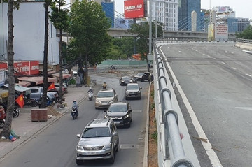 TP.HCM: Đứt 4 cáp dự ứng lực, cấm xe qua cầu vượt Nguyễn Hữu Cảnh