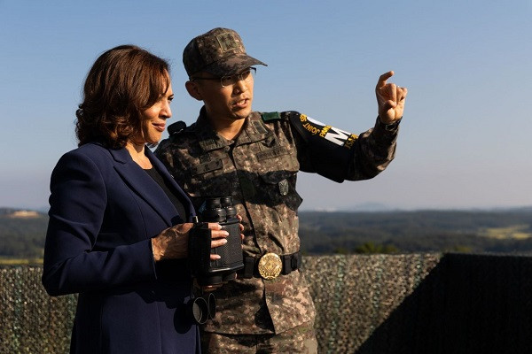Phó Tổng thống Mỹ thăm khu phi quân sự, Triều Tiên lại phóng tên lửa