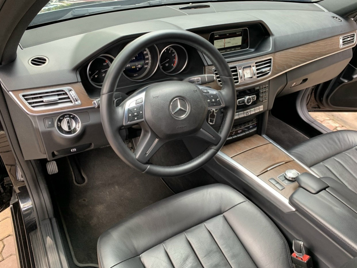 Xe sang Mercedes E200 sau 7 năm sử dụng mất giá 1,4 tỷ đồng