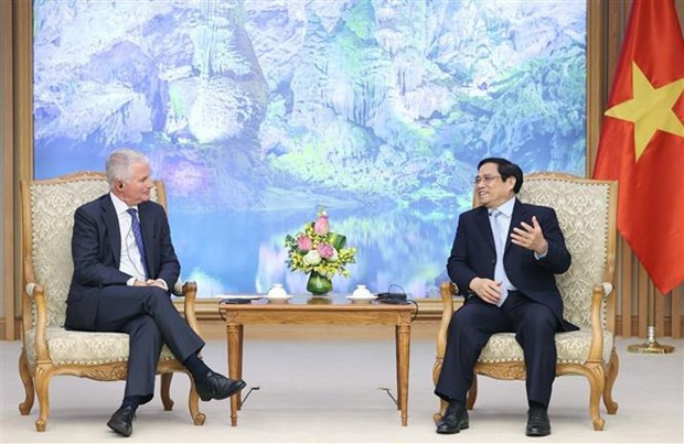PM calls on Warburg Pincus to increase investments in Vietnam hinh anh 1