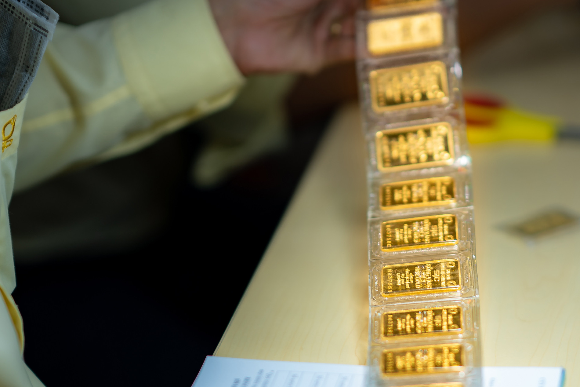 Giá vàng hôm nay 30/9: Tăng sốc, chiếm lại mốc 66 triệu đồng/lượng