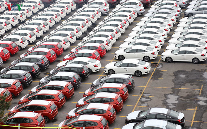 Các nhà nhập khẩu ô tô ưu tiên đưa về xe giá rẻ trong tháng 9