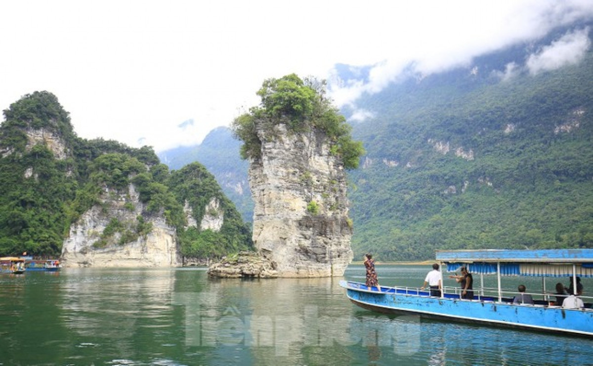 discovering another ha long bay in the midst of jungle picture 10