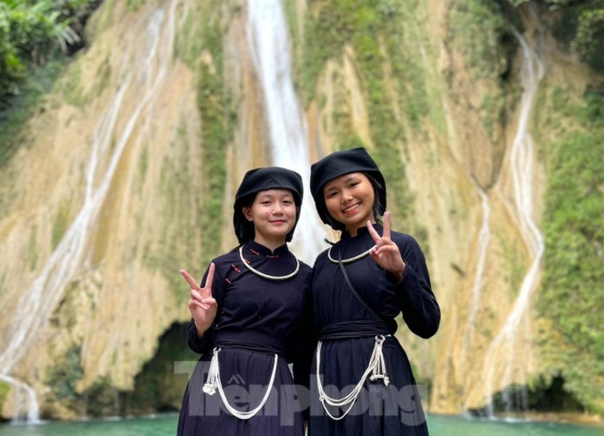 discovering another ha long bay in the midst of jungle picture 12