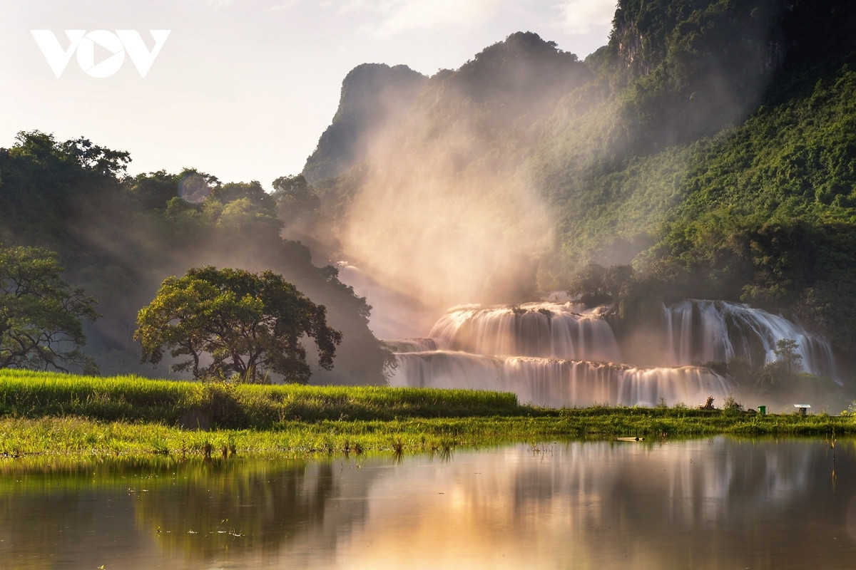 discovering southeast asia s largest waterfall in vietnam picture 5