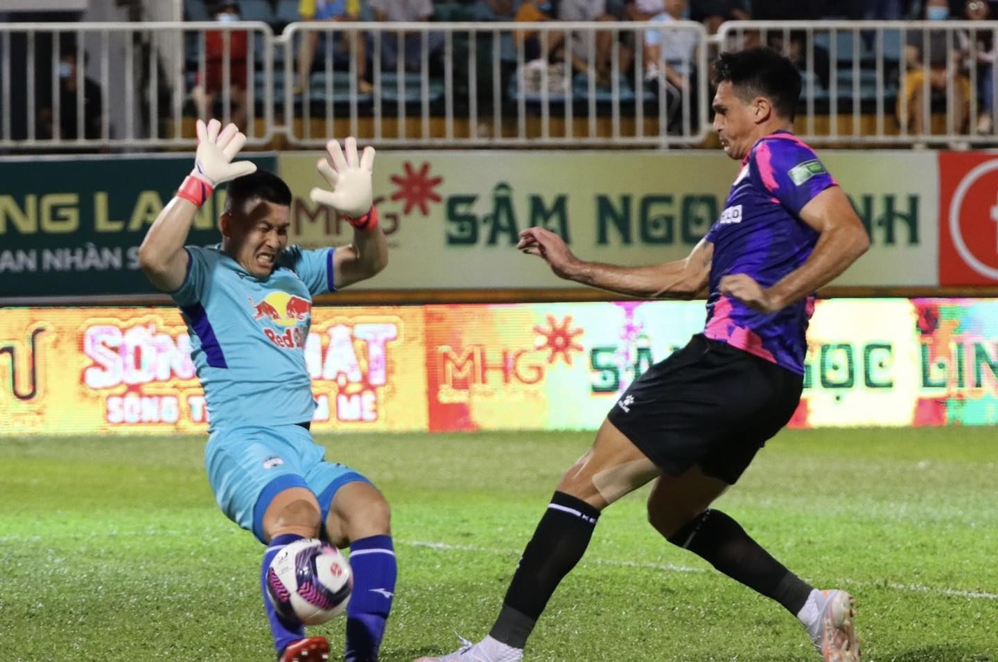 Nguy cơ vỡ mộng vô địch V-League: Với thầy Park, HAGL không 'đỏ'?