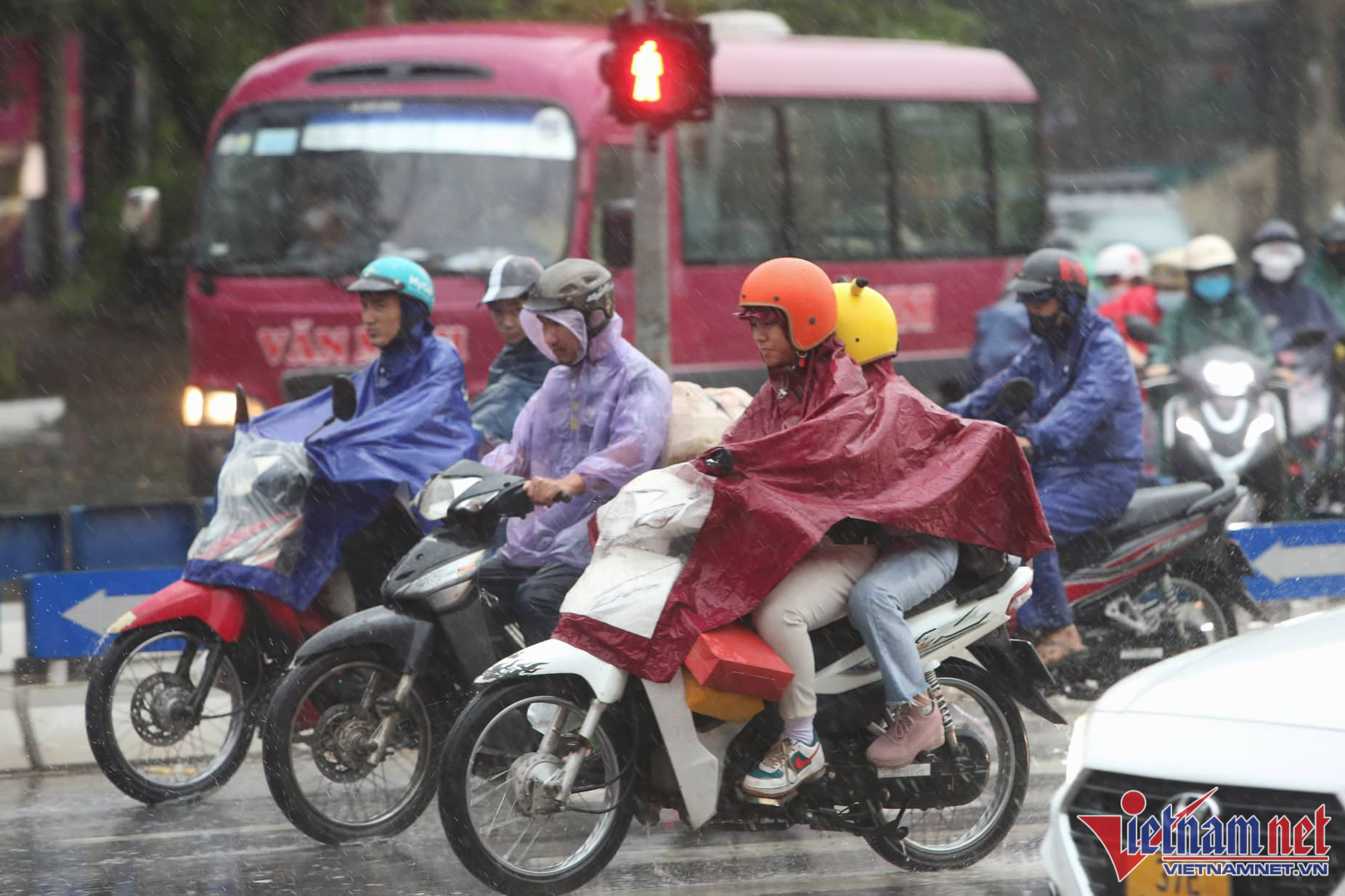 Dự báo thời tiết 4/9: Ngày cuối nghỉ lễ, miền Bắc và Nam Bộ có mưa to