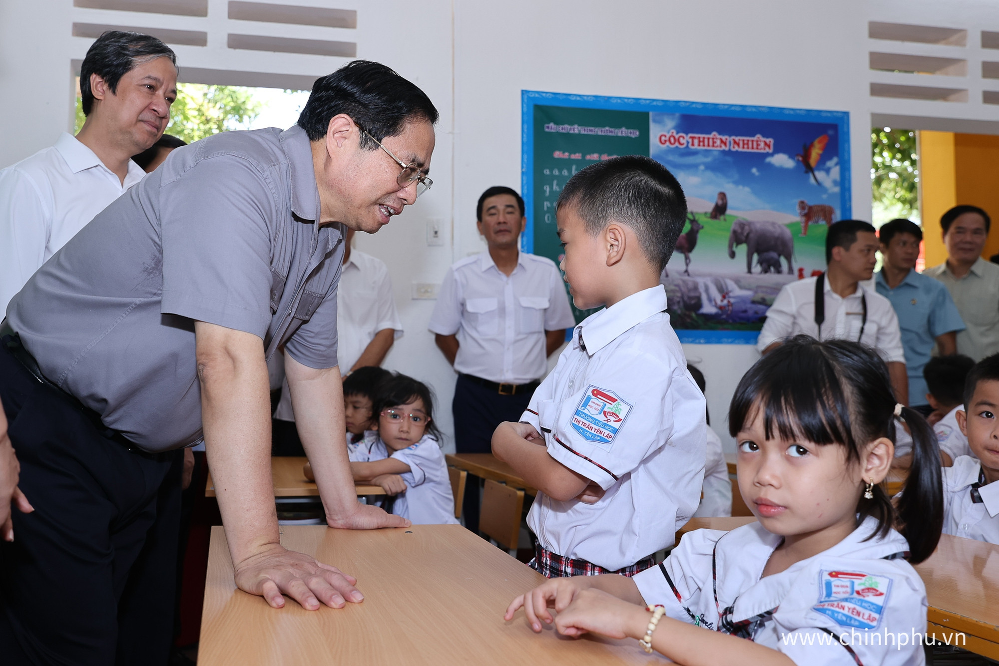 Thủ tướng: Không để bất cứ học sinh nào không được tới trường, không có sách giáo khoa - Ảnh 10.