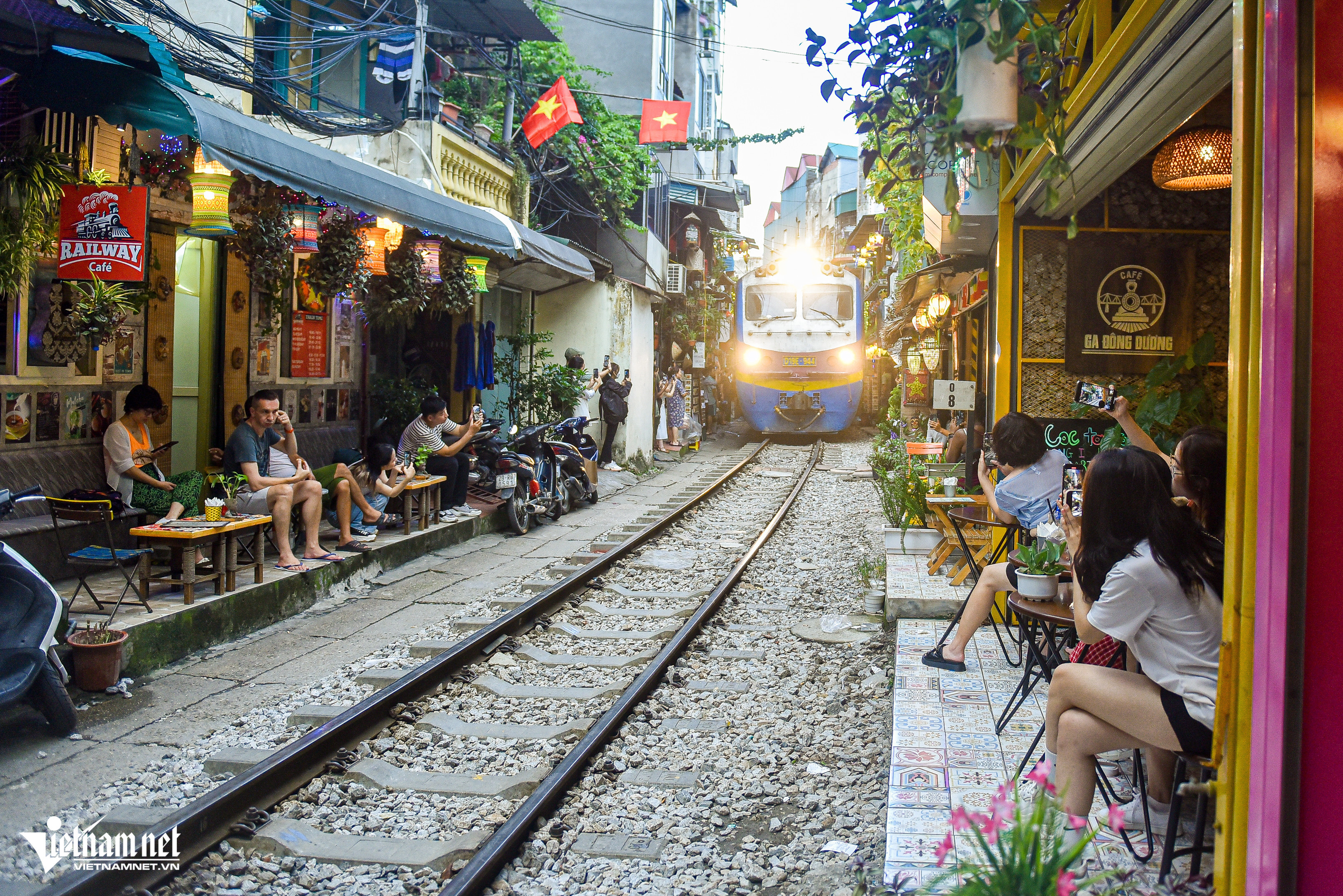 Bộ GTVT phản hồi loạt kiến nghị của các hộ dân phố 'cà phê đường tàu'