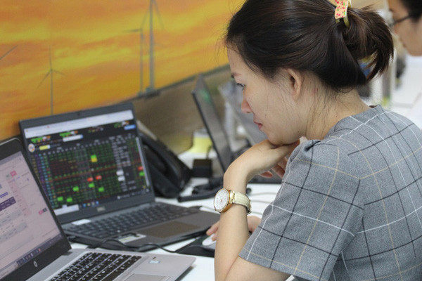 Many firms suspend raising capital from stock market