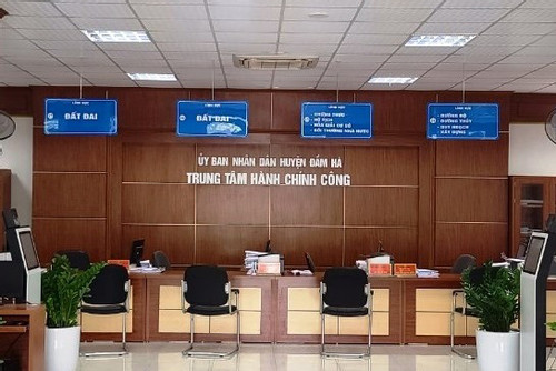 Đình chỉ công tác Phó Giám đốc Trung tâm hành chính công ở Quảng Ninh