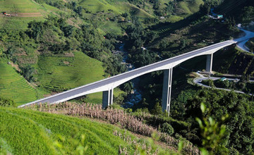 Sắp thông xe cây cầu cạn có trụ cao nhất Việt Nam đi Sa Pa