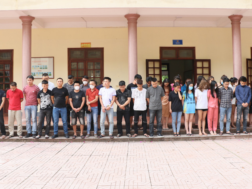 39 nam nữ mở tiệc ma túy trong quán karaoke, khởi tố 6 đối tượng