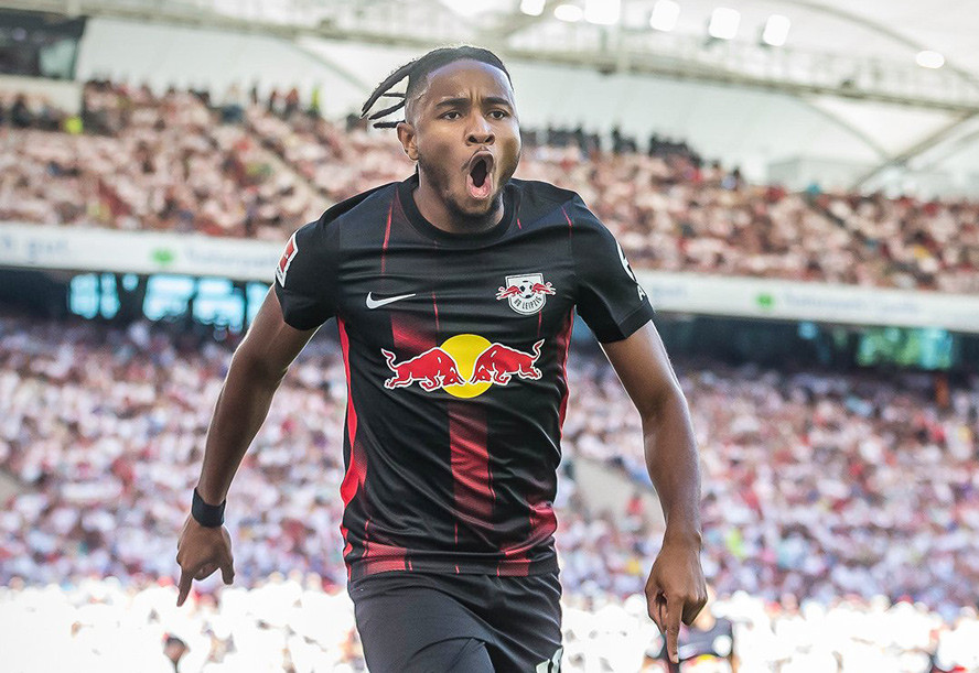 Chelsea mua tiền đạo