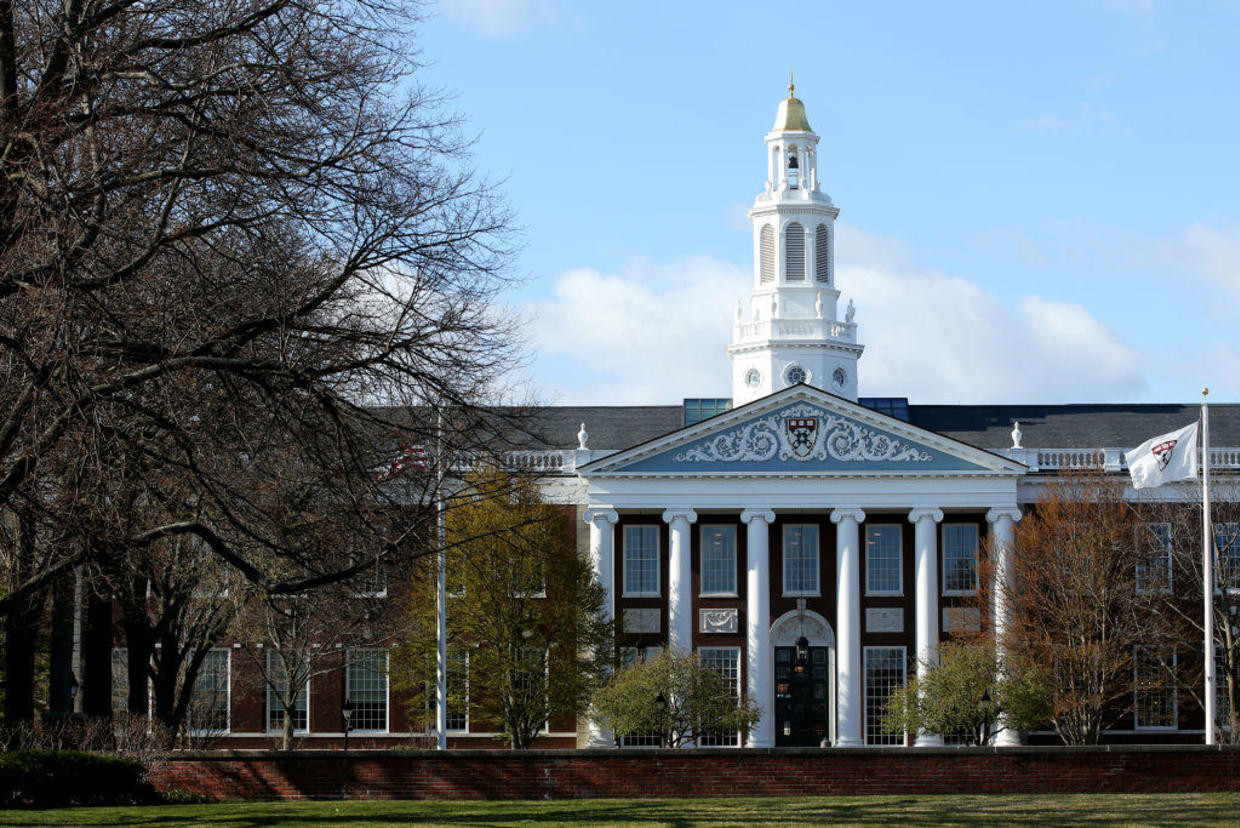 Mùa 'apply' Ivy League 2022: Tỉ lệ trúng tuyển Harvard thấp nhất lịch sử