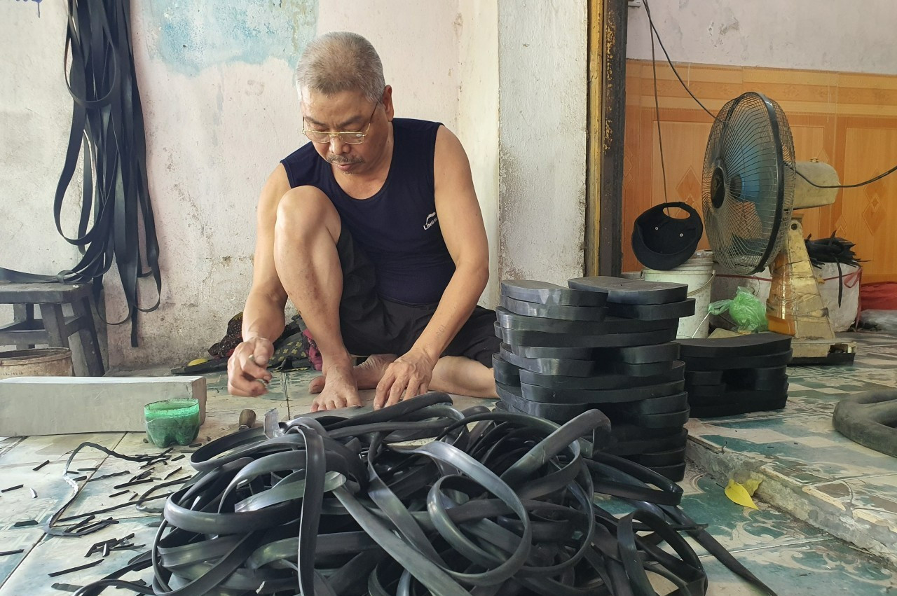 Cửa hàng ở Thanh Hóa 40 năm làm dép cao su