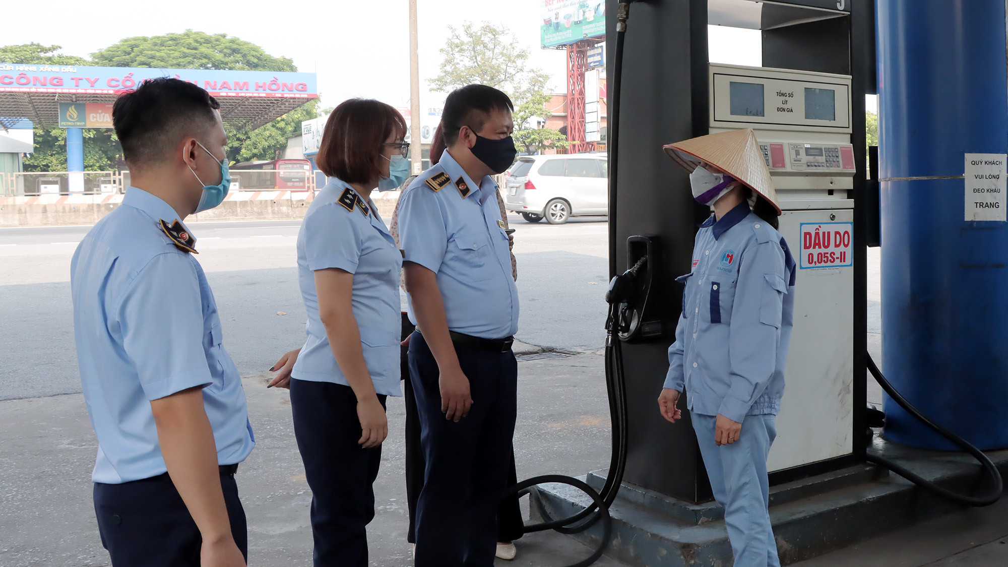 Loạt cây xăng ở Hà Nội, Vĩnh Phúc, Thái Nguyên hết nhẵn xăng dầu