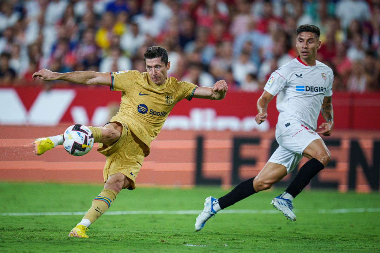 Lewandowski ghi tuyệt phẩm, Barca nhấn chìm Sevilla