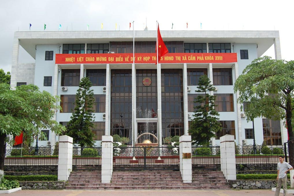 Khai trừ Đảng 3 cán bộ ở Quảng Ninh do đánh bạc, vi phạm khi thu hồi đất
