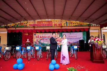 Cathay Life tặng xe đạp cho học sinh có hoàn cảnh khó khăn