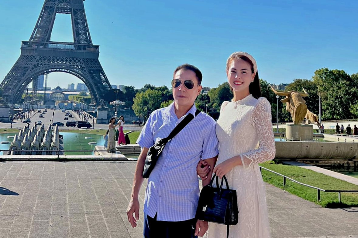 Con gái đưa bố vi vu khắp Á - Âu, trở về những ngày làm 'cái đuôi' của bố