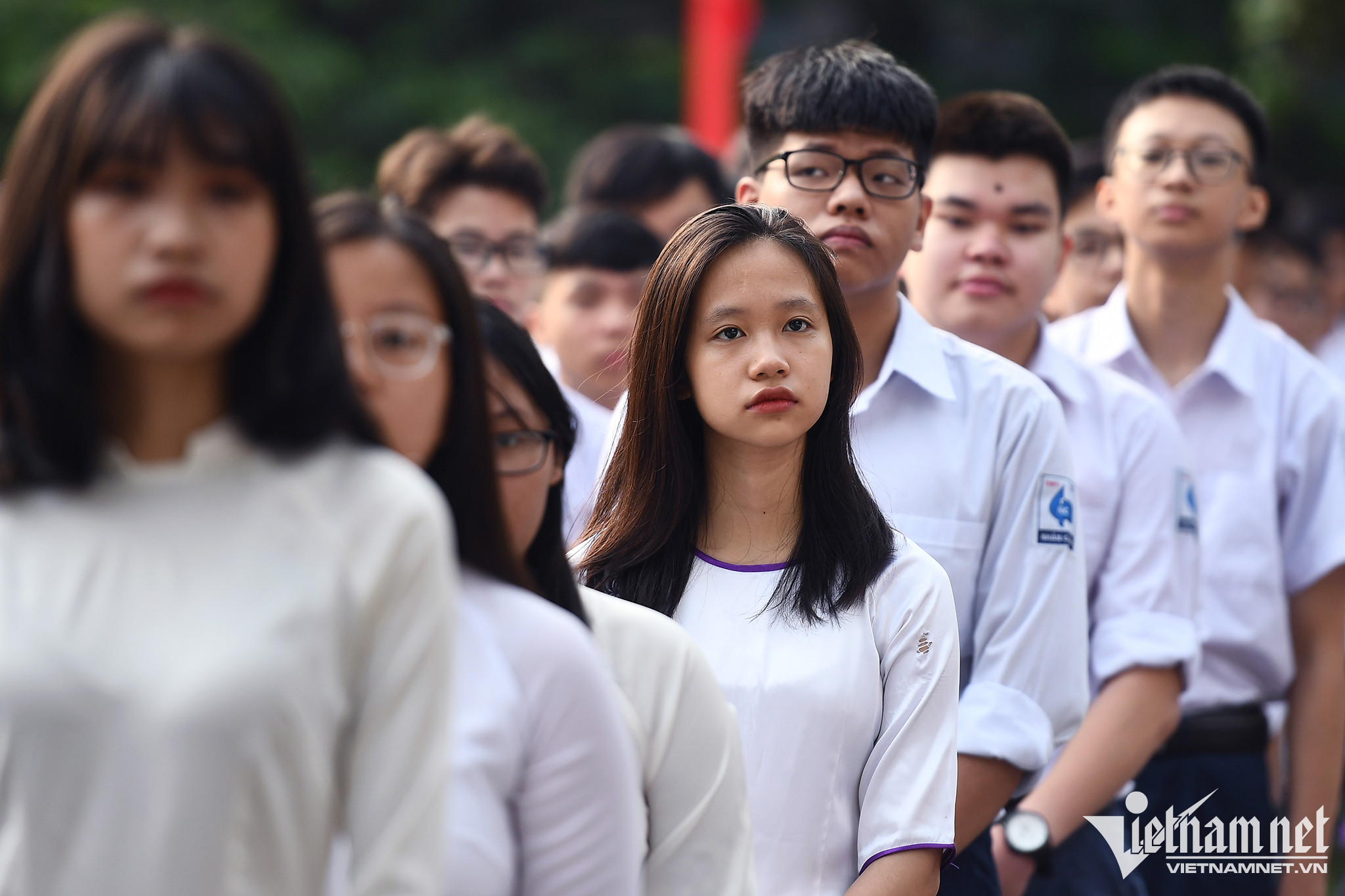 Đừng lo lắng về học phí, hãy cảm nhận vẻ đẹp của giáo dục bằng hình ảnh đầy tính nghệ thuật này. Hãy thưởng thức và cảm nhận sự quan tâm và tâm huyết của nhà trường và giáo viên đối với tương lai của bạn.