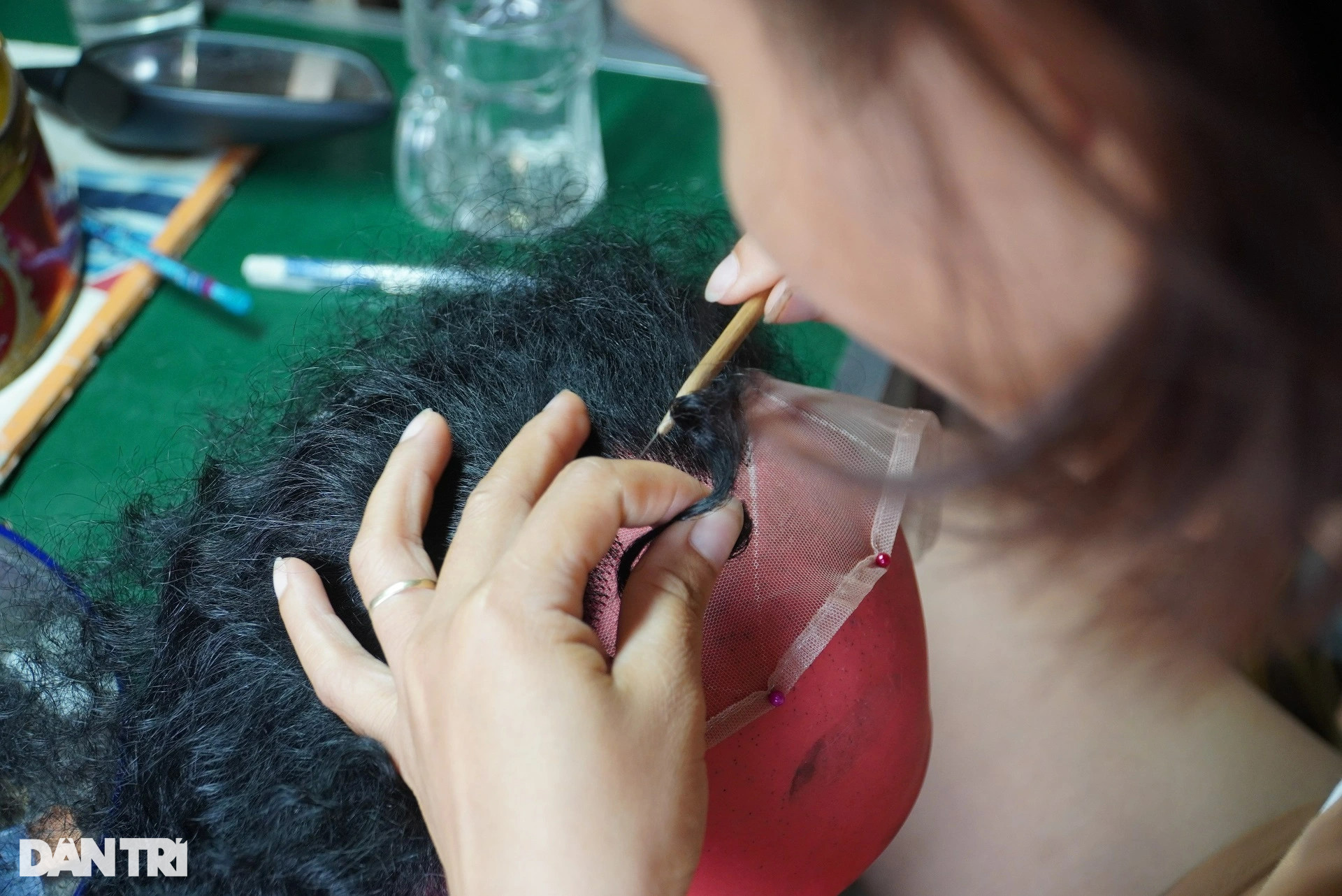 Kiếm tiền thật nhờ nghề làm... hàng giả - 8