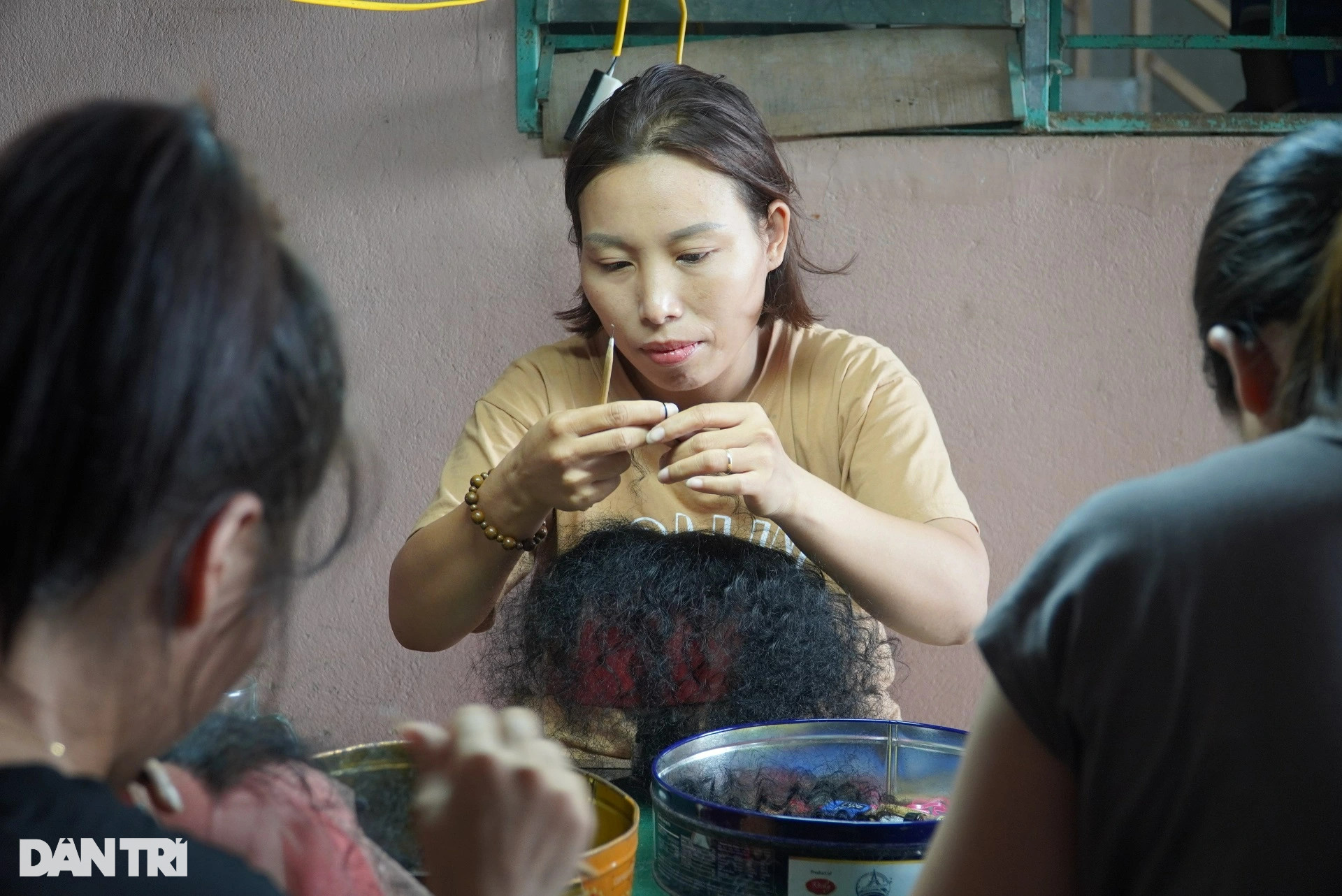 Kiếm tiền thật nhờ nghề làm... hàng giả - 3