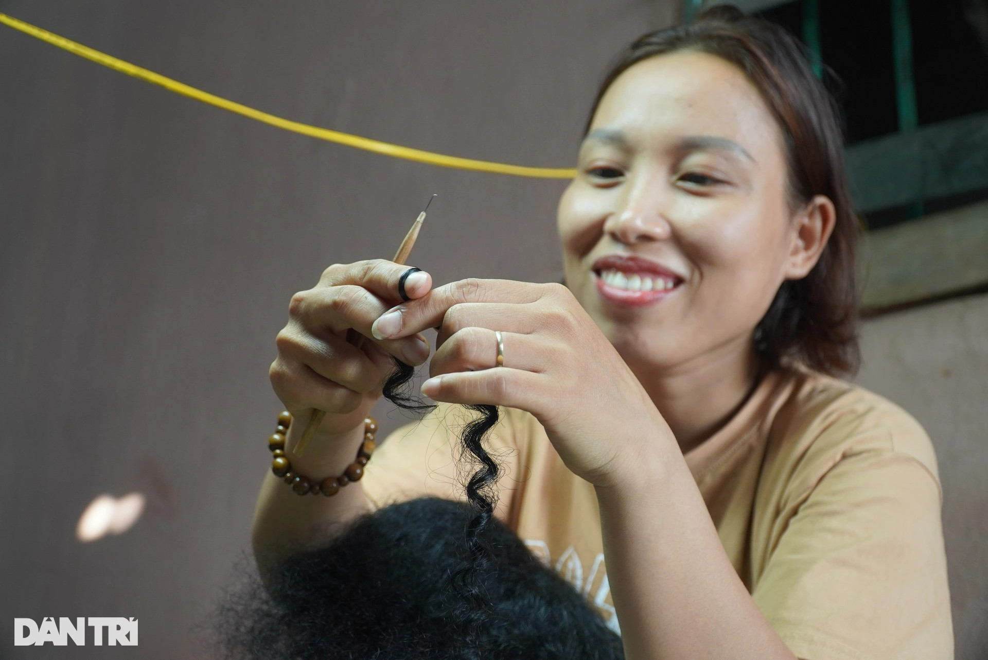 Kiếm tiền thật nhờ nghề làm... hàng giả - 11