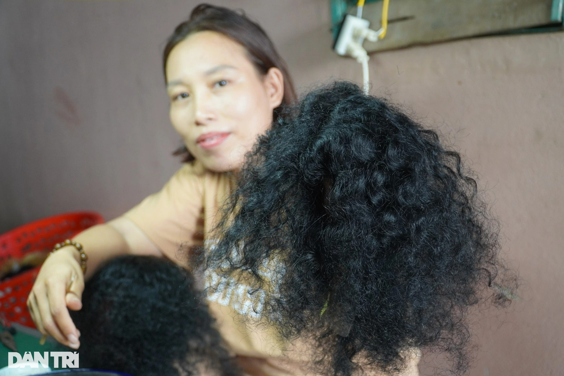 Kiếm tiền thật nhờ nghề làm... hàng giả - 10