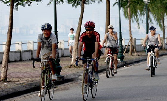 Hà Nội nghiên cứu thí điểm làn đường dành riêng cho xe đạp