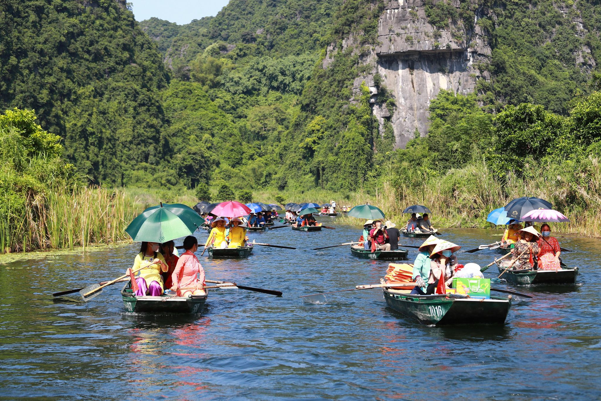 Tổng Giám đốc UNESCO ấn tượng với Tràng An và những phụ nữ chèo đò