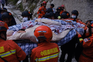 Số người thiệt mạng do động đất ở Trung Quốc tiếp tục tăng