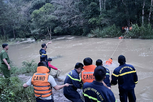 10 du khách mắc kẹt giữa rừng, Lâm Đồng cấm tổ chức du lịch ở khu vực nguy hiểm