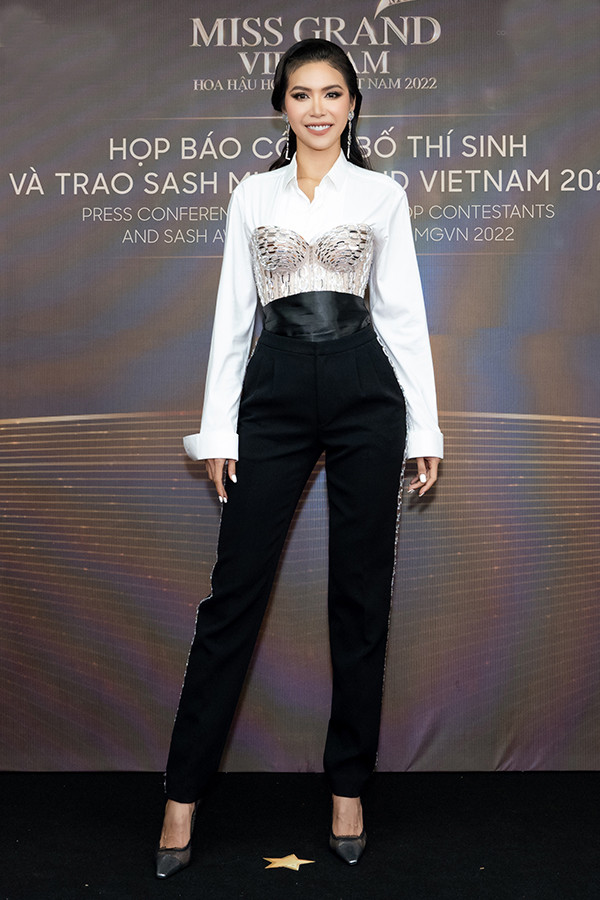 Anh Thư, Minh Tú hô tên, catwalk như thí sinh Miss Grand Vietnam 2022
