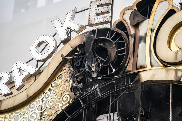 Hiện trường vụ cháy quán karaoke làm ít nhất 21 người chết ở Bình Dương